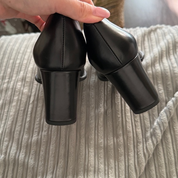 Tod's Black Leather Pumps